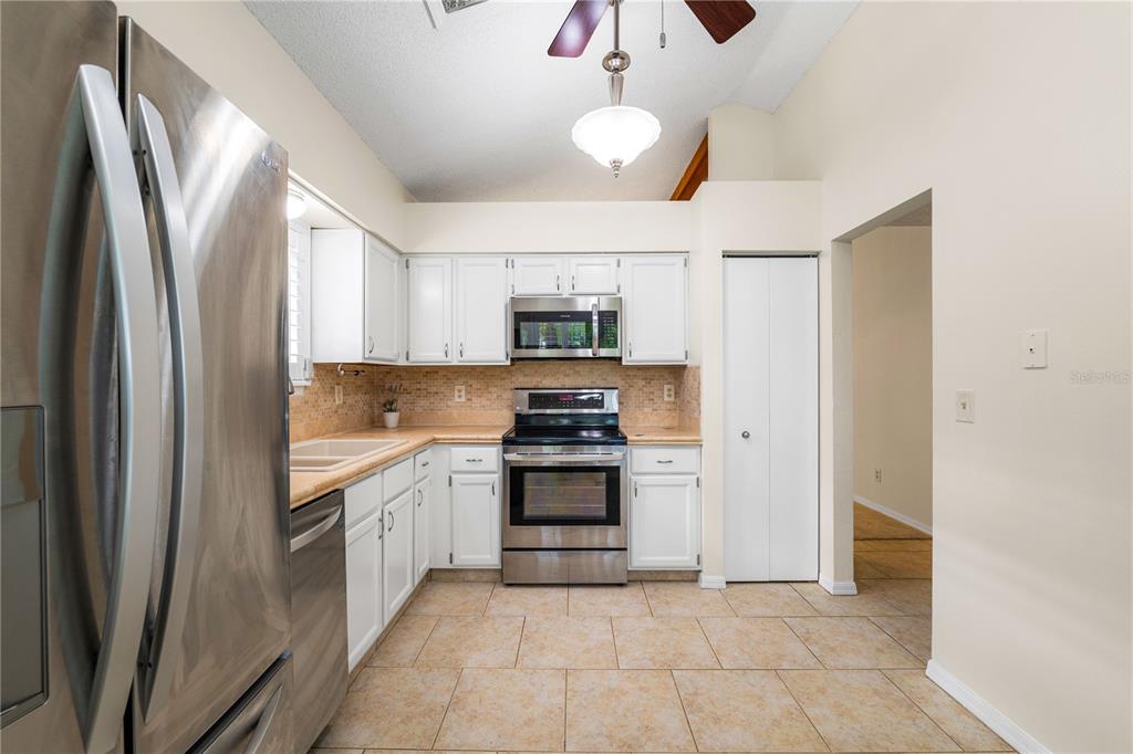 1869 SPRINGBUSH LANE CLEARWATER, FL - Image 3 1869 SPRINGBUSH LANE CLEARWATER, FL - Image 3