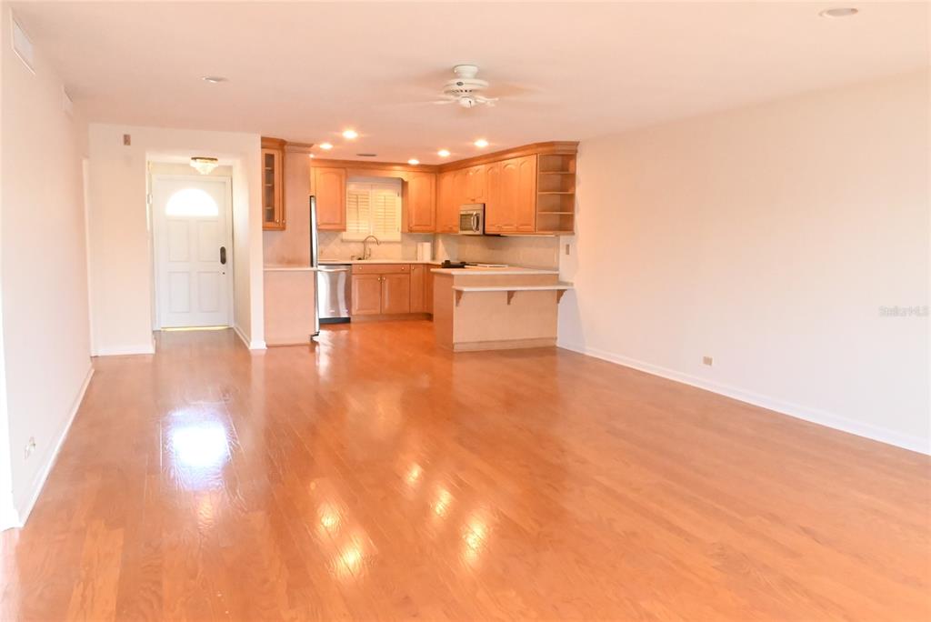 1365 SNELL ISLE BOULEVARD NE #2B ST PETERSBURG, FL - Image 3 1365 SNELL ISLE BOULEVARD NE #2B ST PETERSBURG, FL - Image 3
